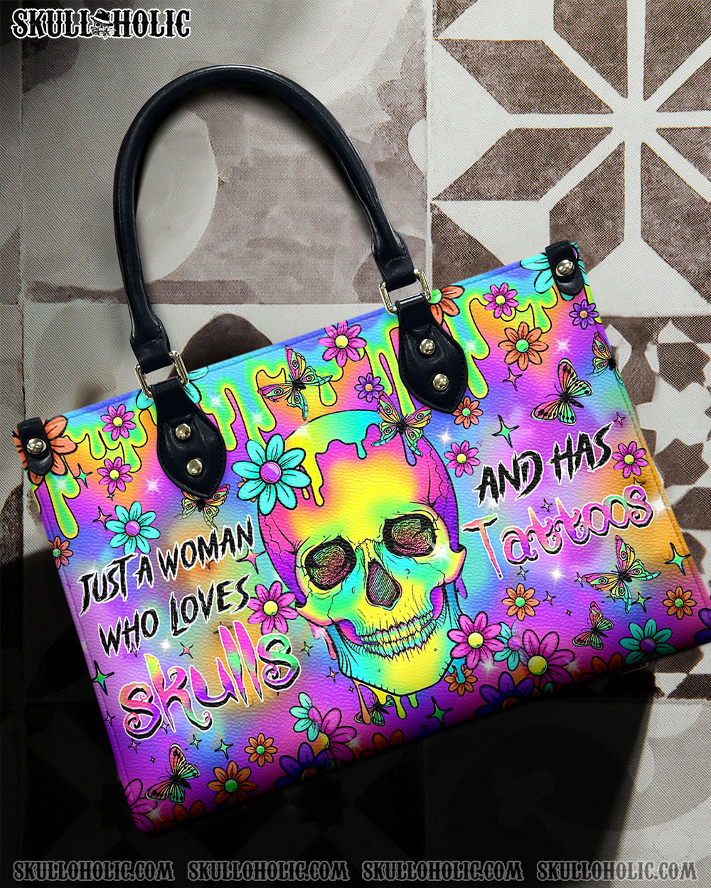 JUST A WOMAN WHO LOVES SKULLS AND HAS TATTOOS LEATHER HANDBAG - YHHN2806243